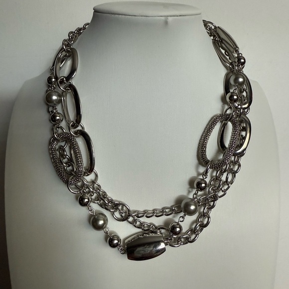 Premier Designs Silver Layered Necklace - Picture 8 of 11
